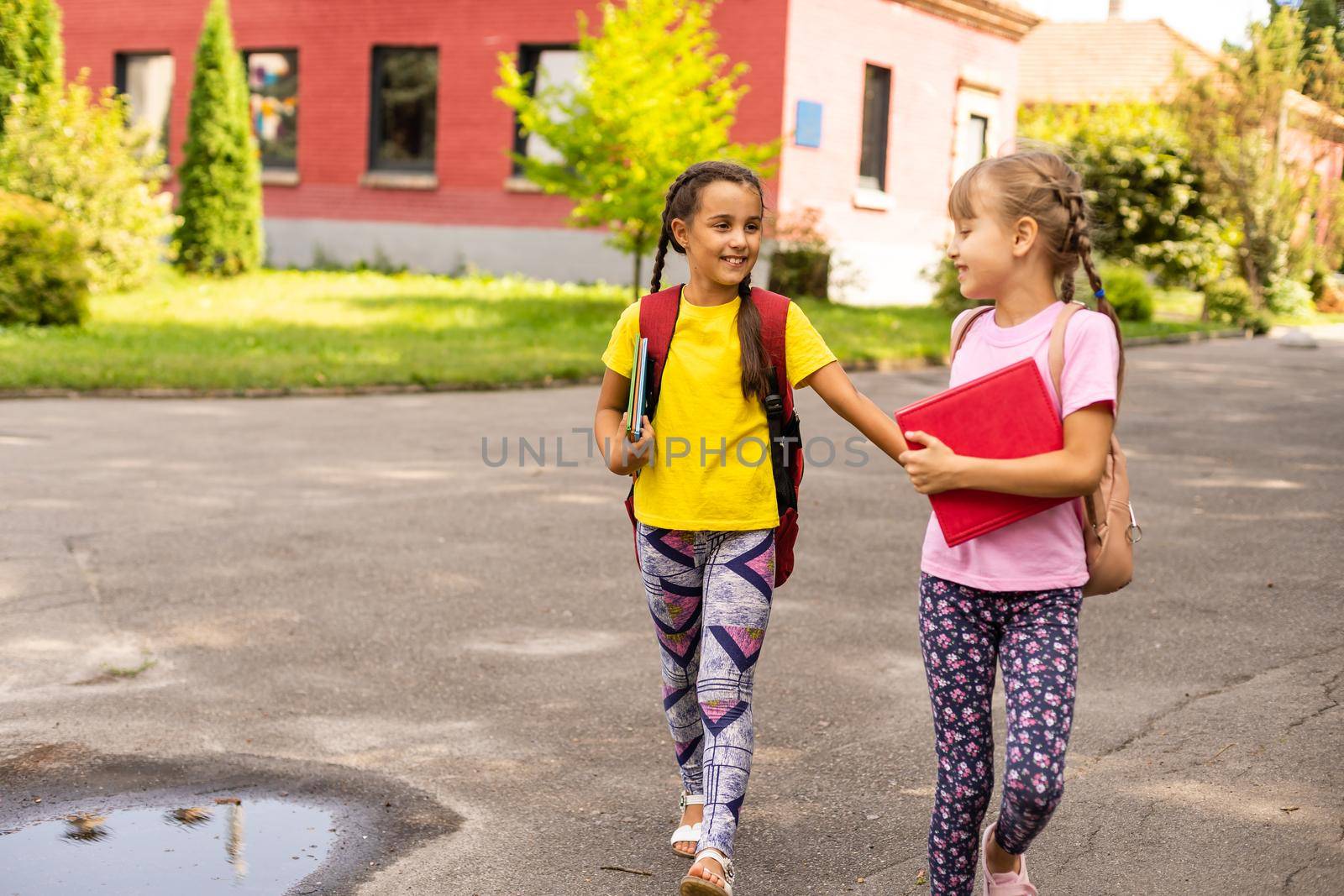 Education: Smiling Student Friends Ready For School.