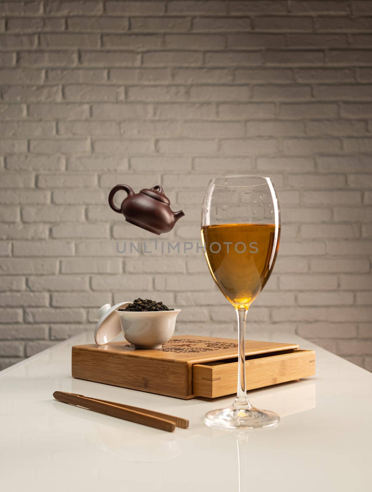 tea table with appliances and wine glasses, in which large-leaf tea is brewed by Rotozey