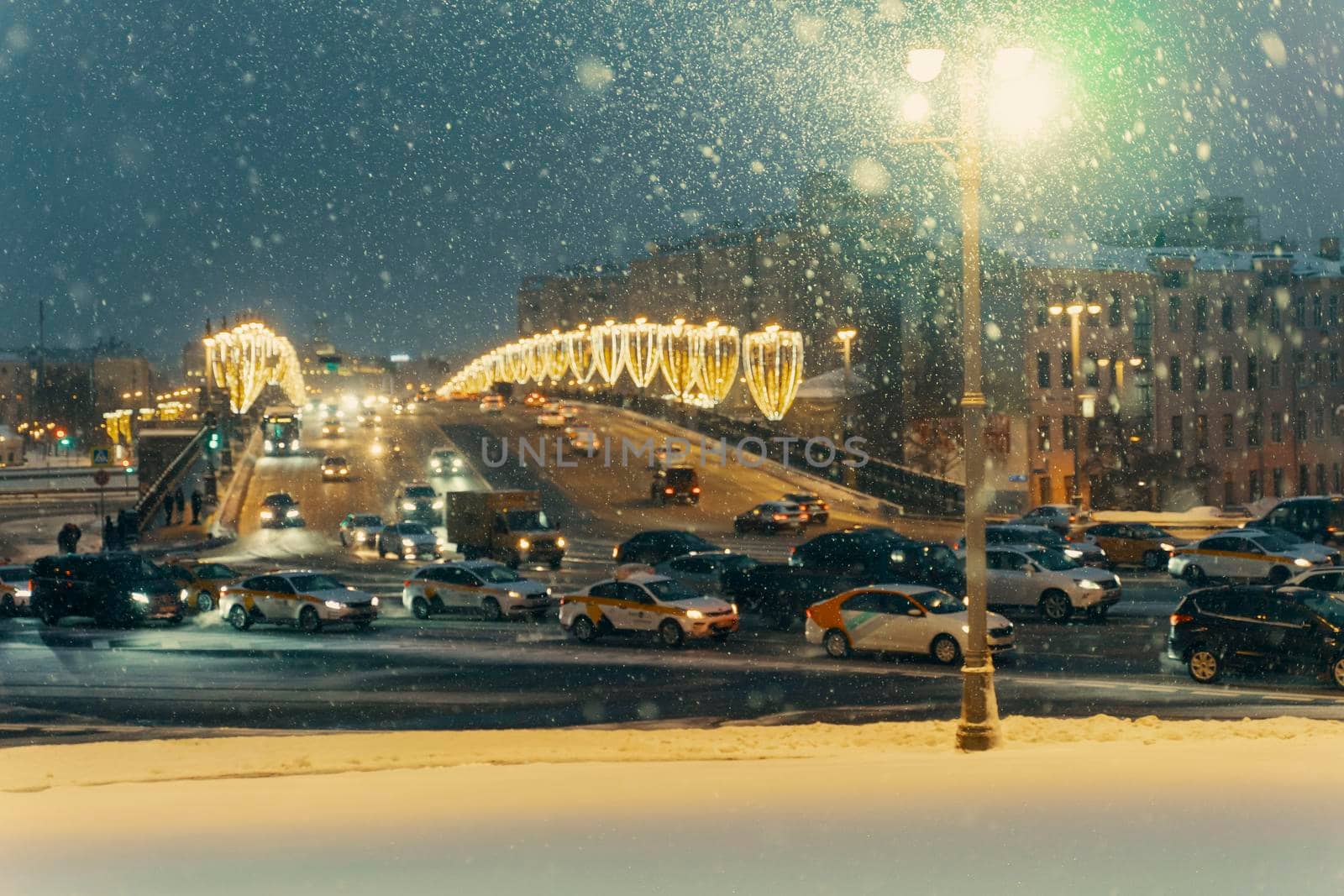 01.22.2022 Moscow, Russia. road traffic on the big moskvoretsky bridge at night in snowfall