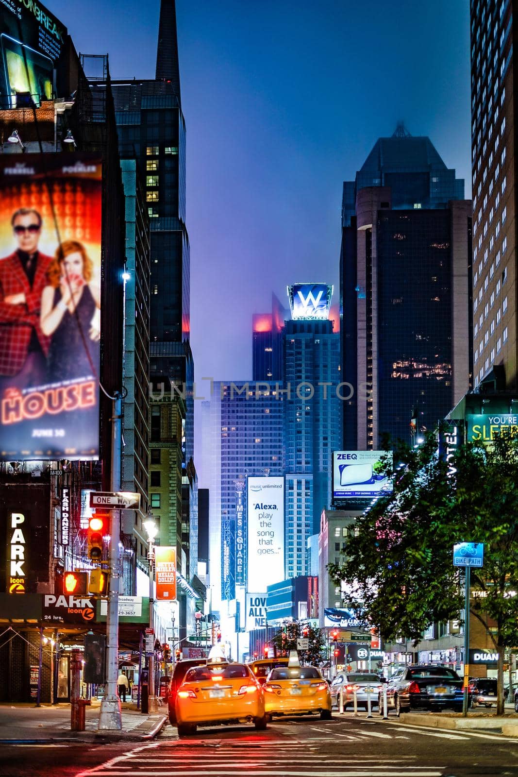 Night view of New Yorkman Hattan. Shooting Location: New York, Manhattan