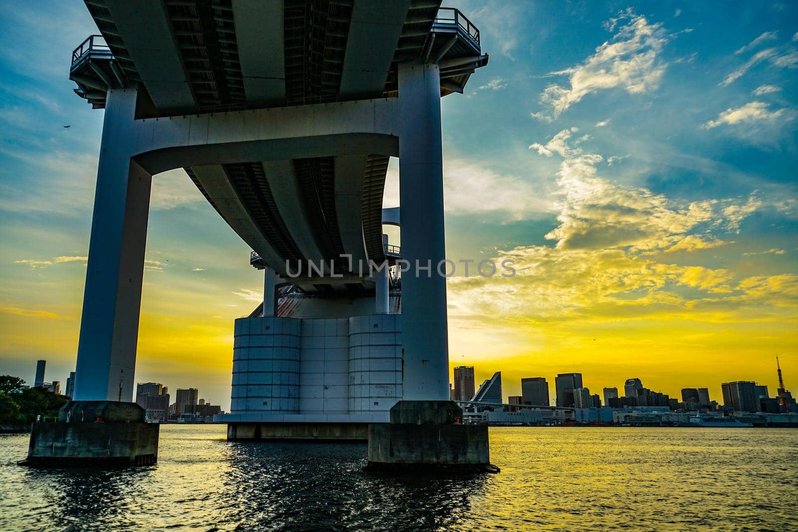 Rainbow bridge and evening view of Tokyo. Shooting Location: Minato-ku, Tokyo