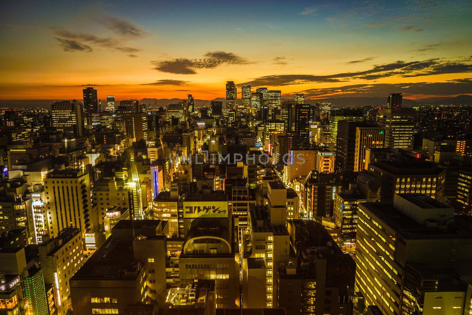 Sunset view from the observation deck of Nagoya TV Tower. Shooting Location: Aichi Prefecture, Nagoya City