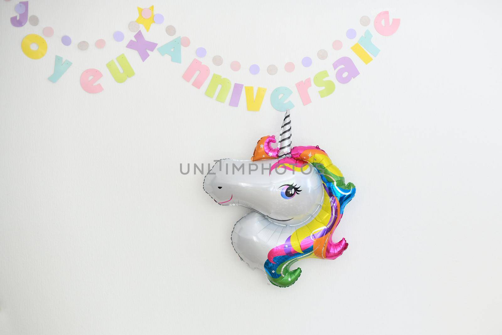 Happy birthday in french and Inflatable unicorn birthday decoration