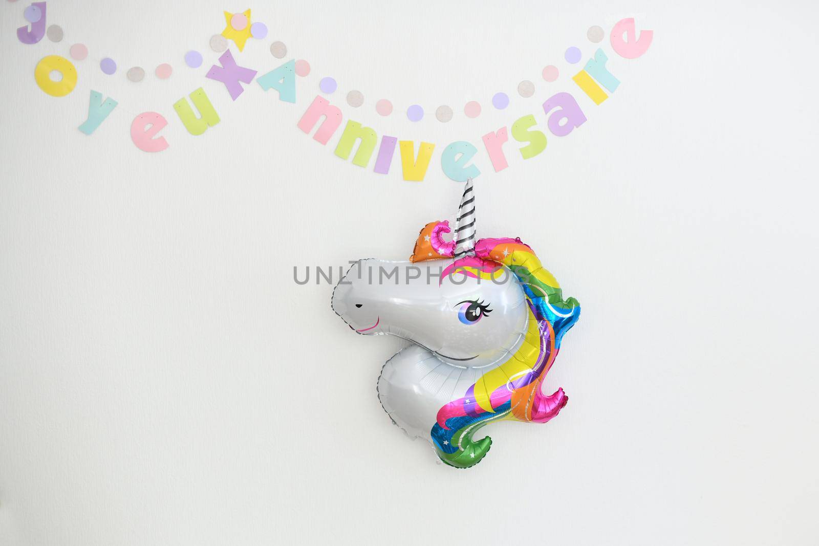 Happy birthday in french and Inflatable unicorn birthday decoration