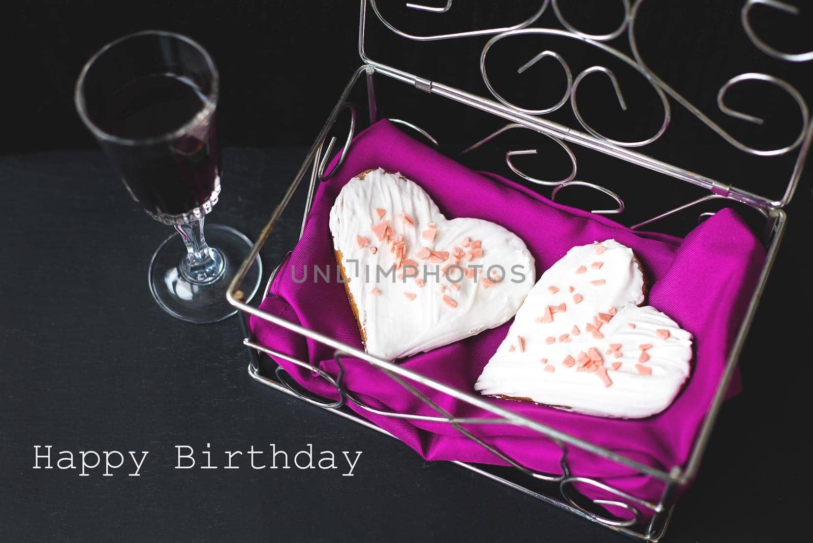 Cookies in the form of heart lies in a casket with a pink towel - inscription happy birthday