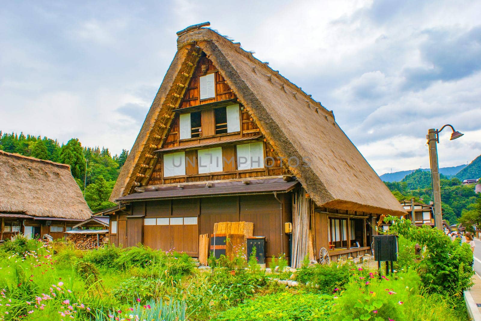 Hakugakyo (Shirakawa-san) of Shigo roof. Shooting Location: Gifu Prefecture