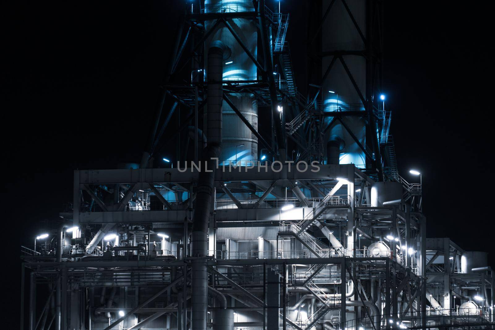 Motton at Kawasaki, Keihin Industrial Zone. Shooting Location: Kawasaki City, Kanagawa Prefecture