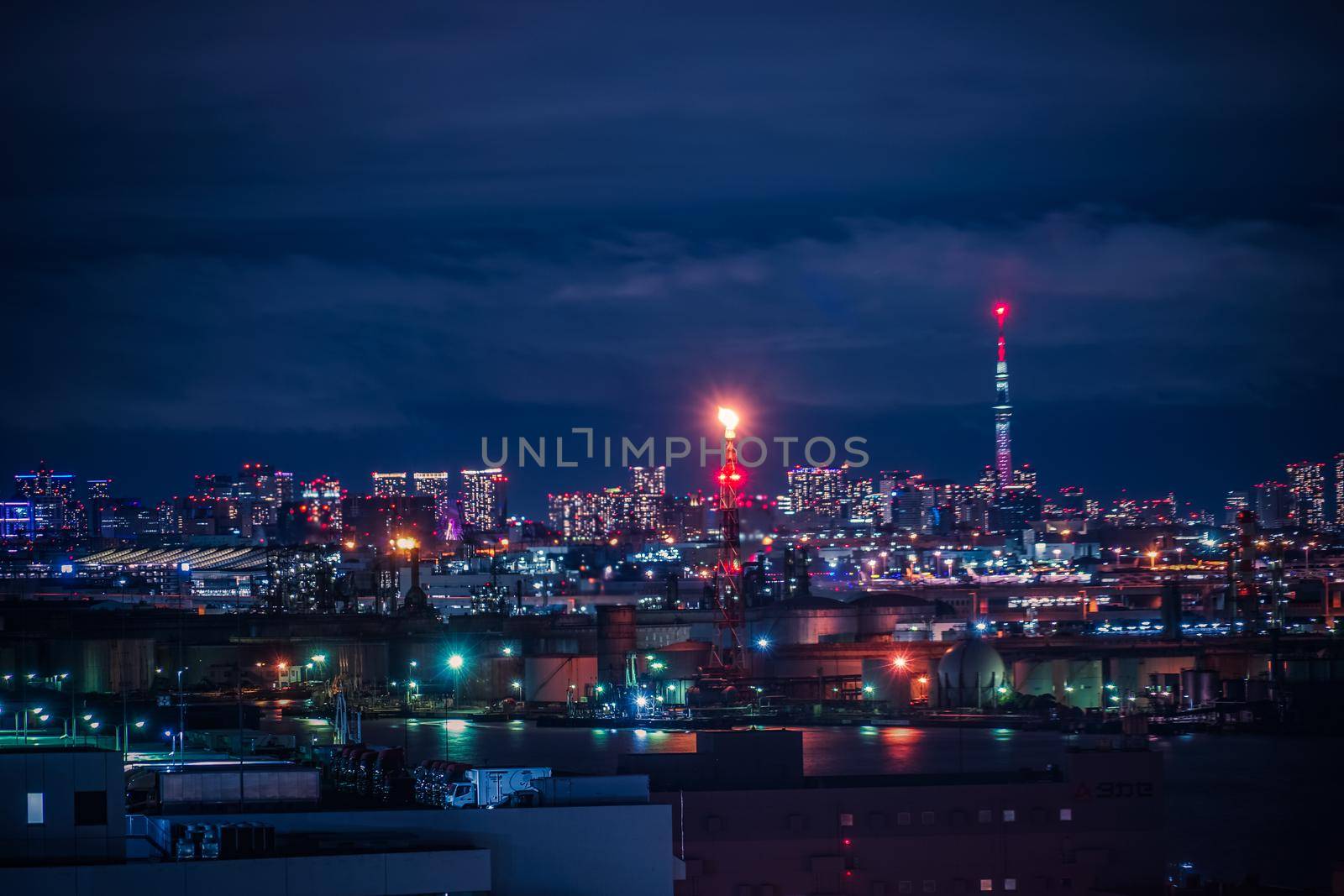 Night view of Tokyo seen from Keihin Industrial Area. Shooting Location: Kawasaki City, Kanagawa Prefecture