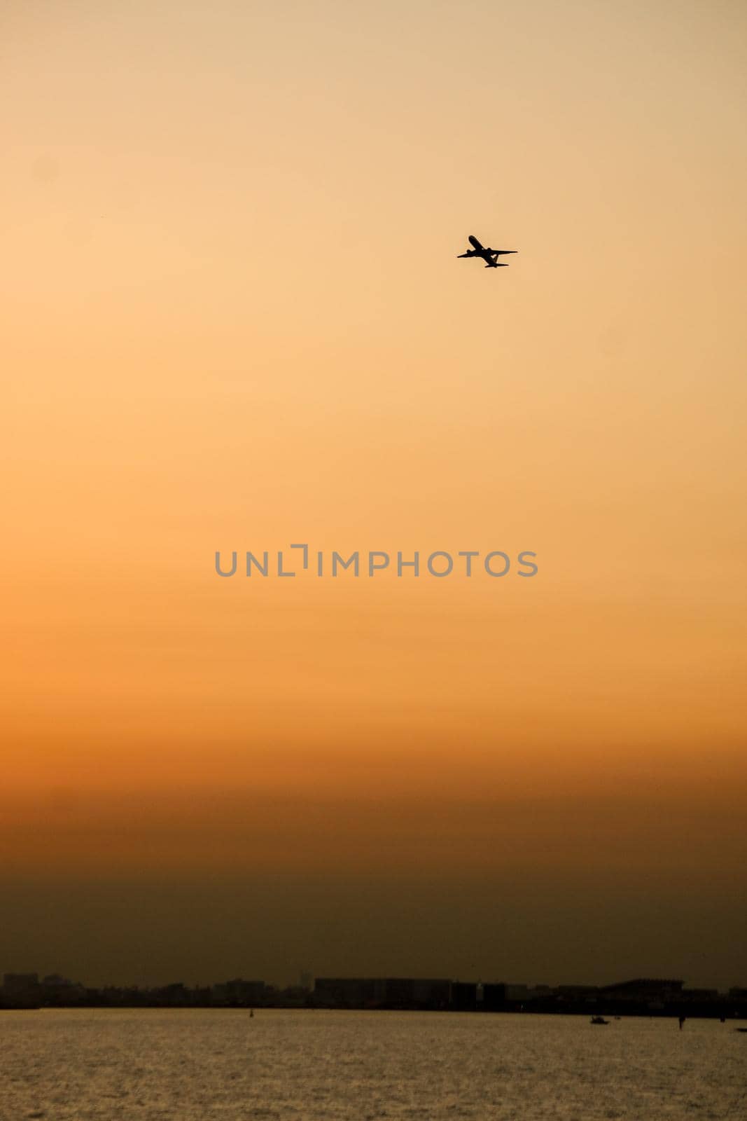 Silhouette of the plane and the image. Shooting Location: Tokyo metropolitan area