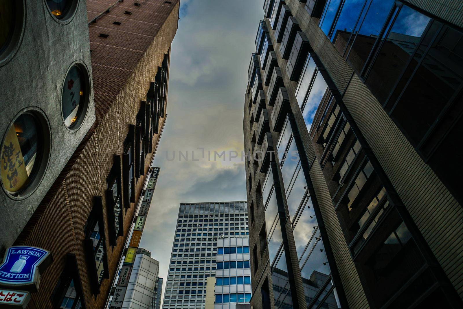 Shinjuku city and autumn sunny sky. Shooting Location: Tokyo metropolitan area