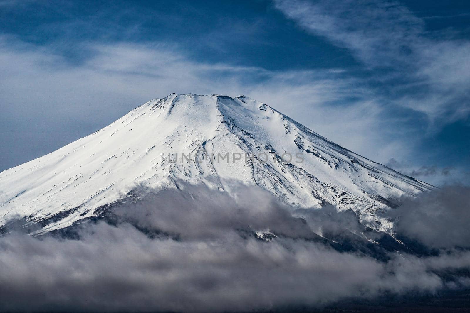 Mt. Fuji and magnificent sky (shooting from Lake Yamanaka). Shooting Location: Yamanaka Yamanashi Prefecture