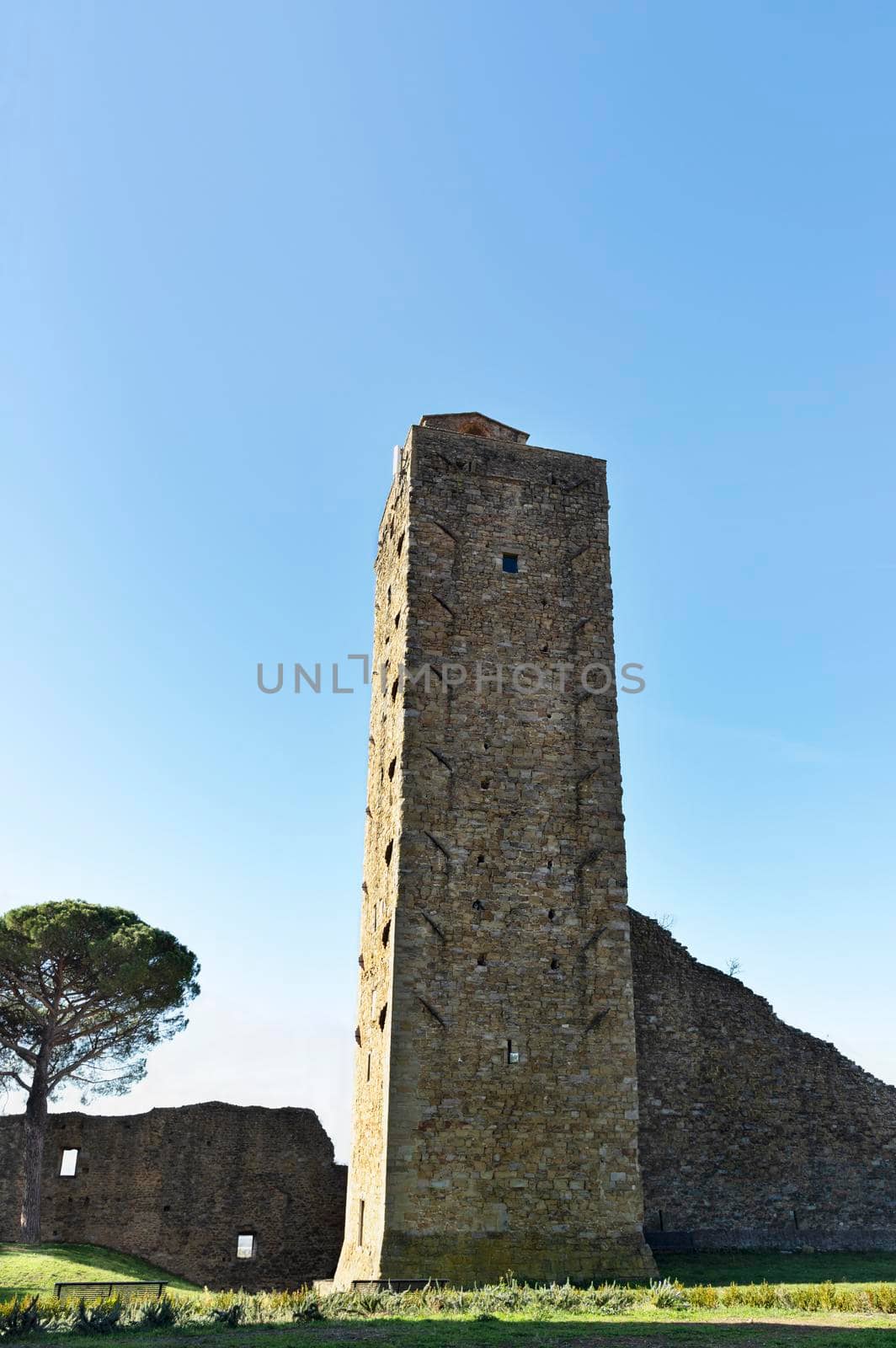 Defensive tower in Castiglion Fiorentino ,Italy by victimewalker