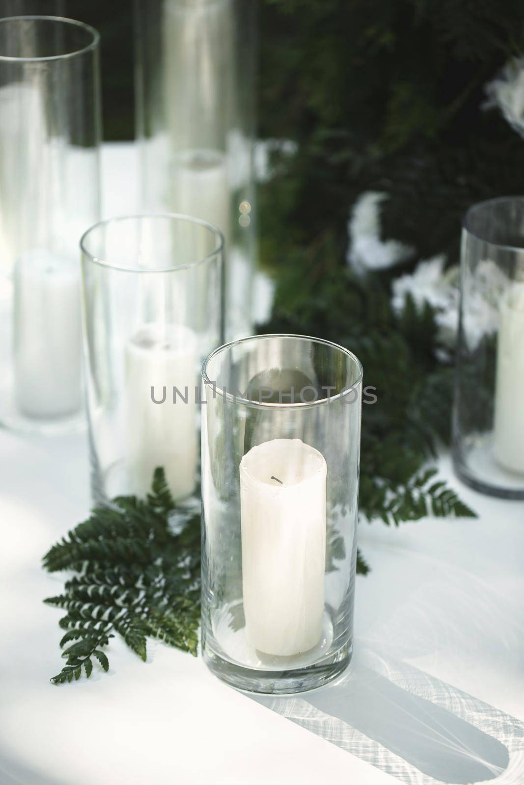 Wedding decor: delicate flowers and burning candles.