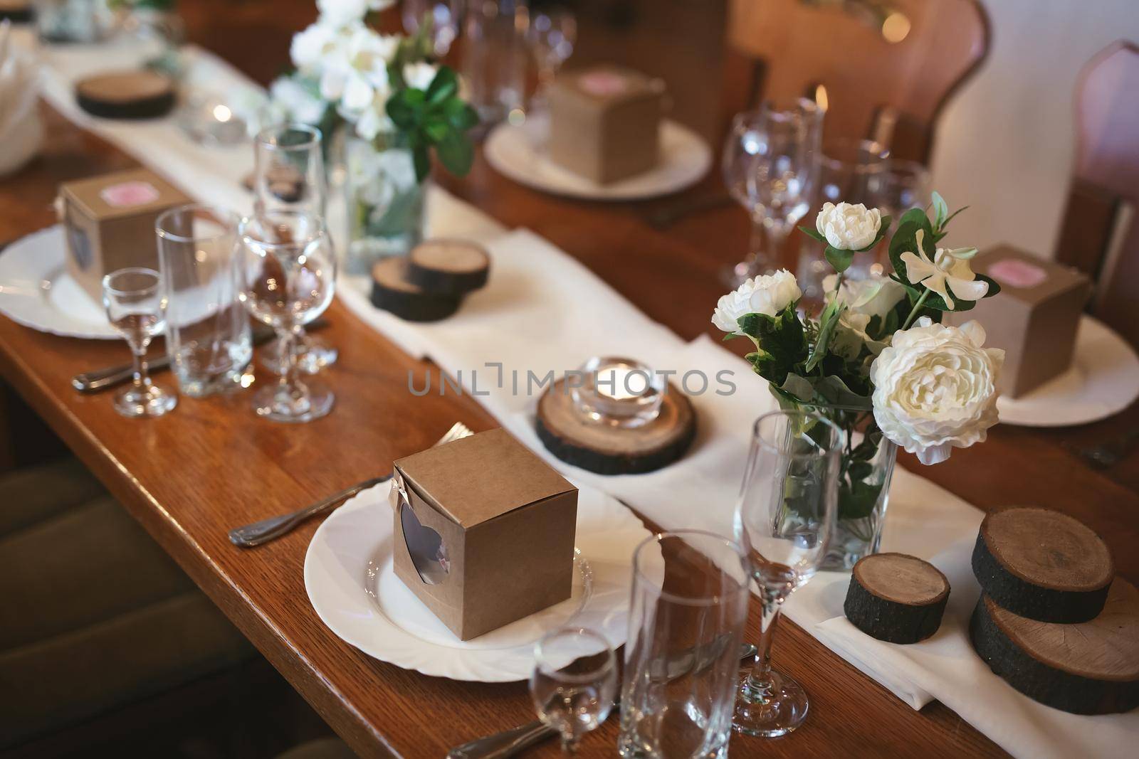 Elegant wedding banquet decoration and table setting in the restaurant.