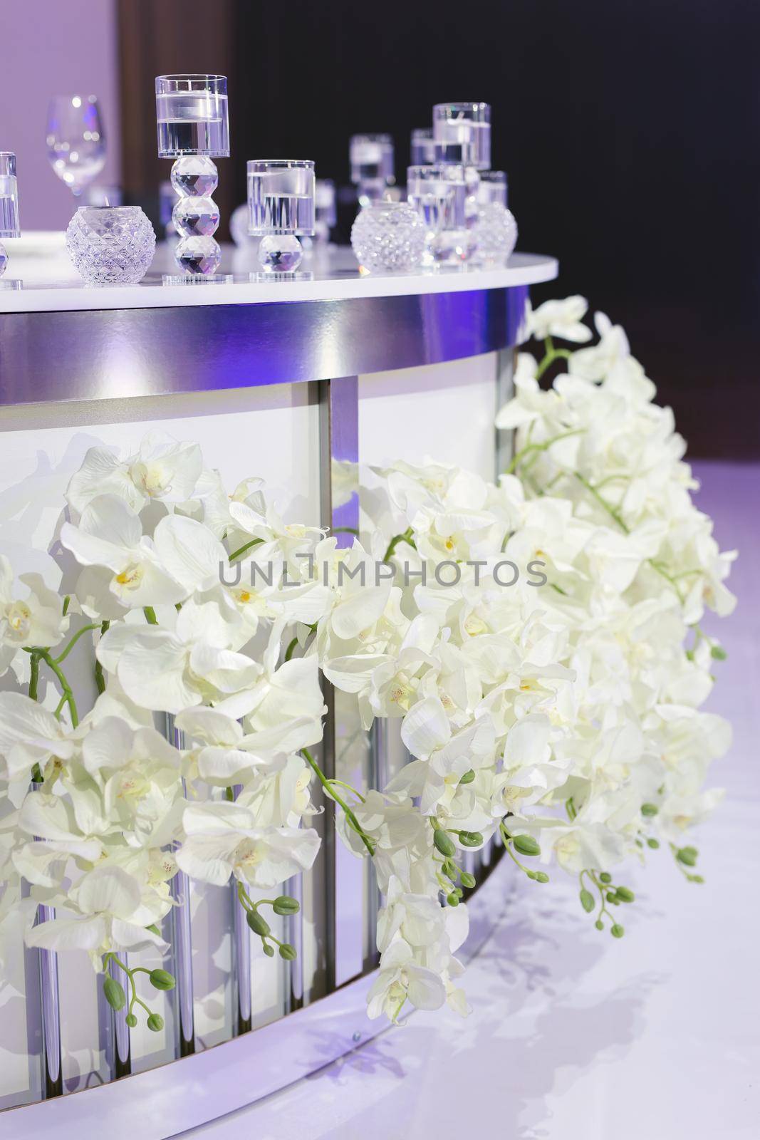 The table of the bride and groom at the wedding, decorated with orchids.