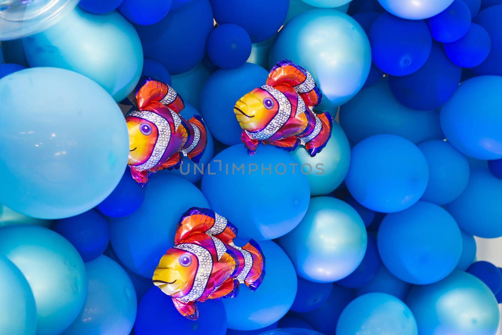 Marine-style decor of balloons, fish, and corals for the birthday photo zone by StudioPeace