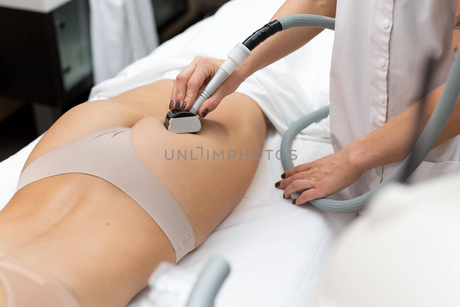 Vacuum roller massage. Hardware correction of the figure with the help of equipment equipped with a vacuum-roller manipulator. Vacuum roller massage with the possibility of ultrasonic action. by StudioPeace