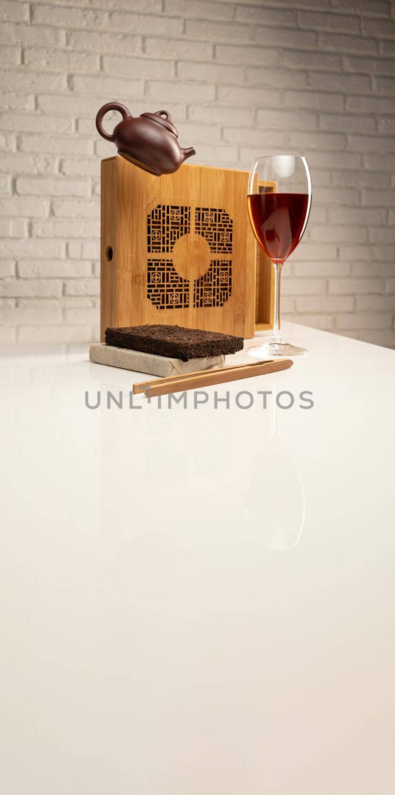 tea table with tea and a wine glass in which Sheng Pu'er tea is poured to demonstrate the color