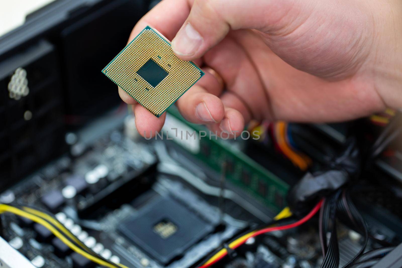 Installing a new processor on a laptop