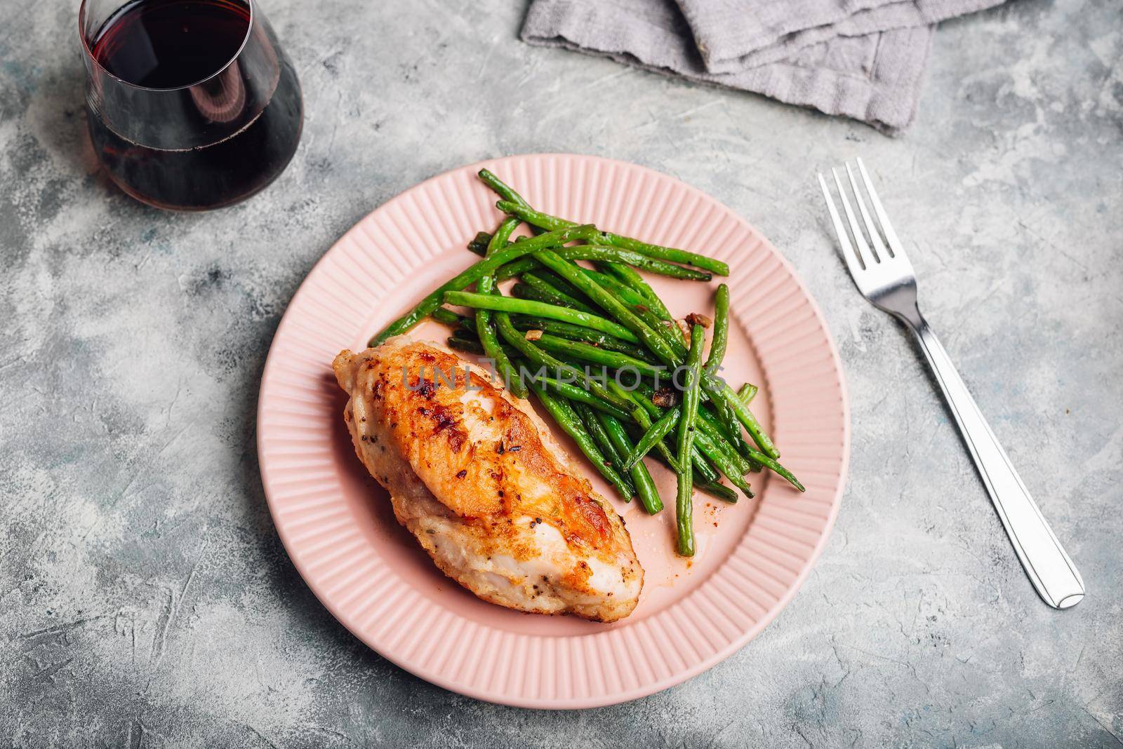 Oven-baked Chicken Breasts and Green Beans Fried with Garlic and Thyme