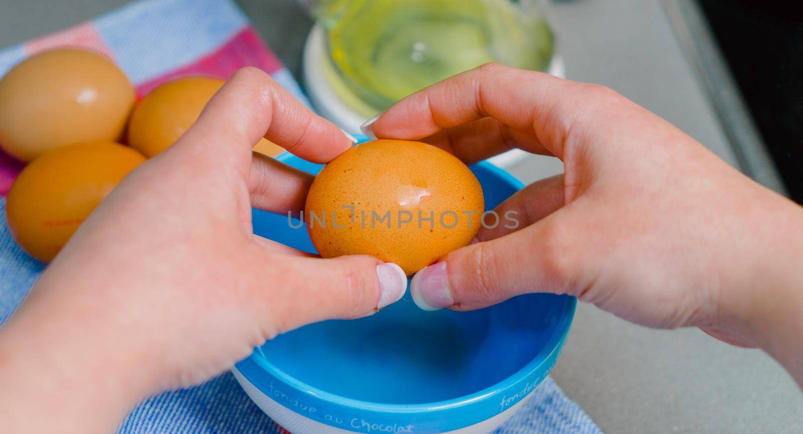 hands showing a hen's egg for the recipe by CatPhotography