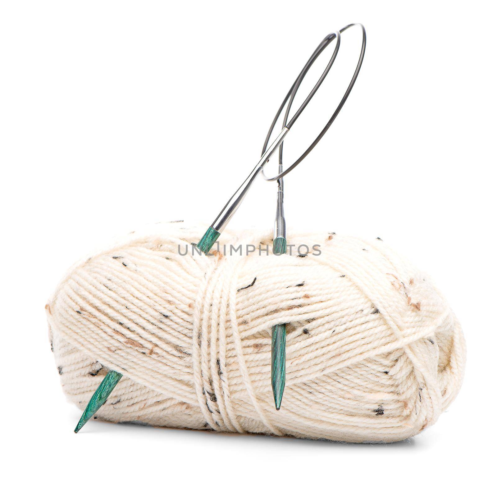 Beige knitting wool with needles by homydesign