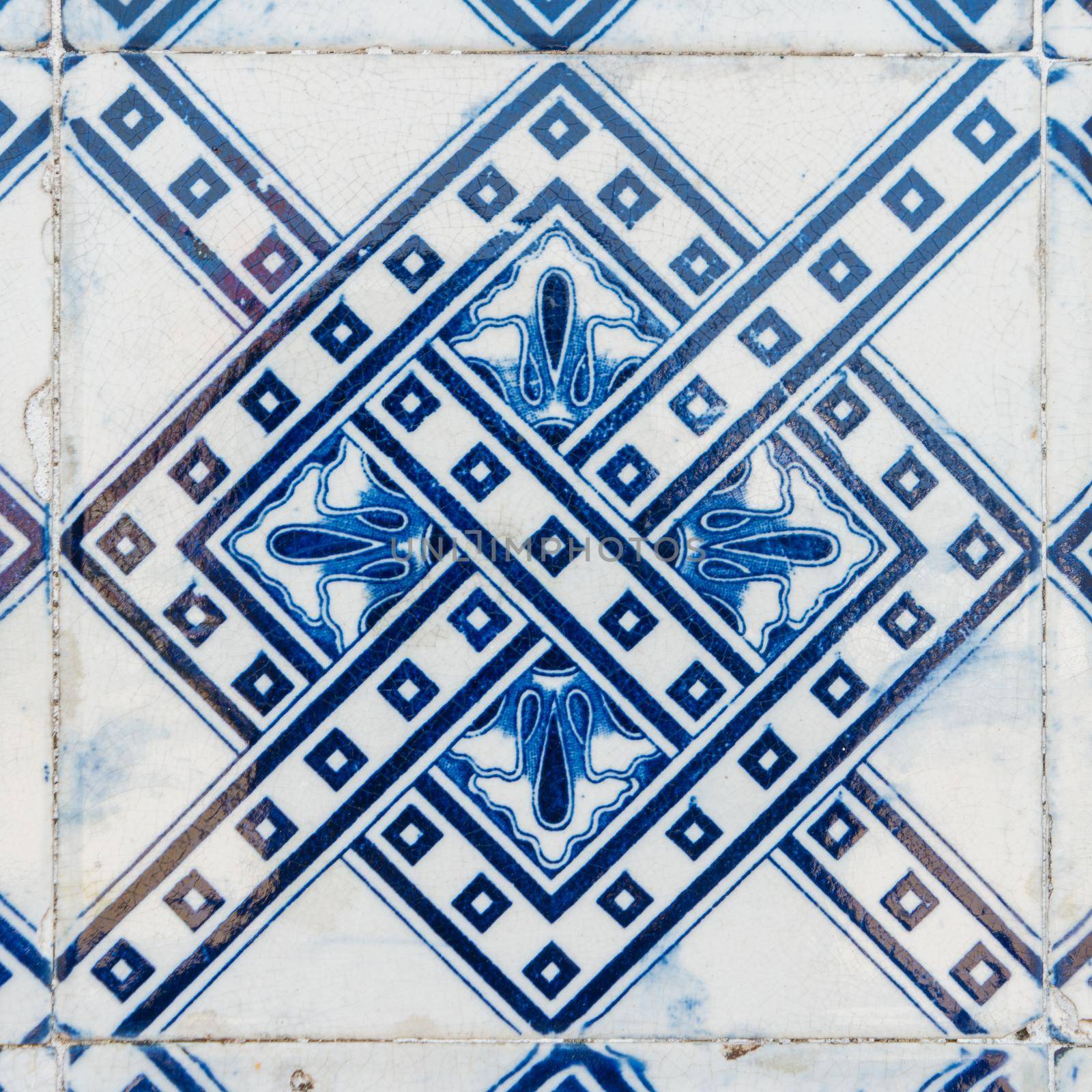 Traditional Portuguese glazed tiles by homydesign