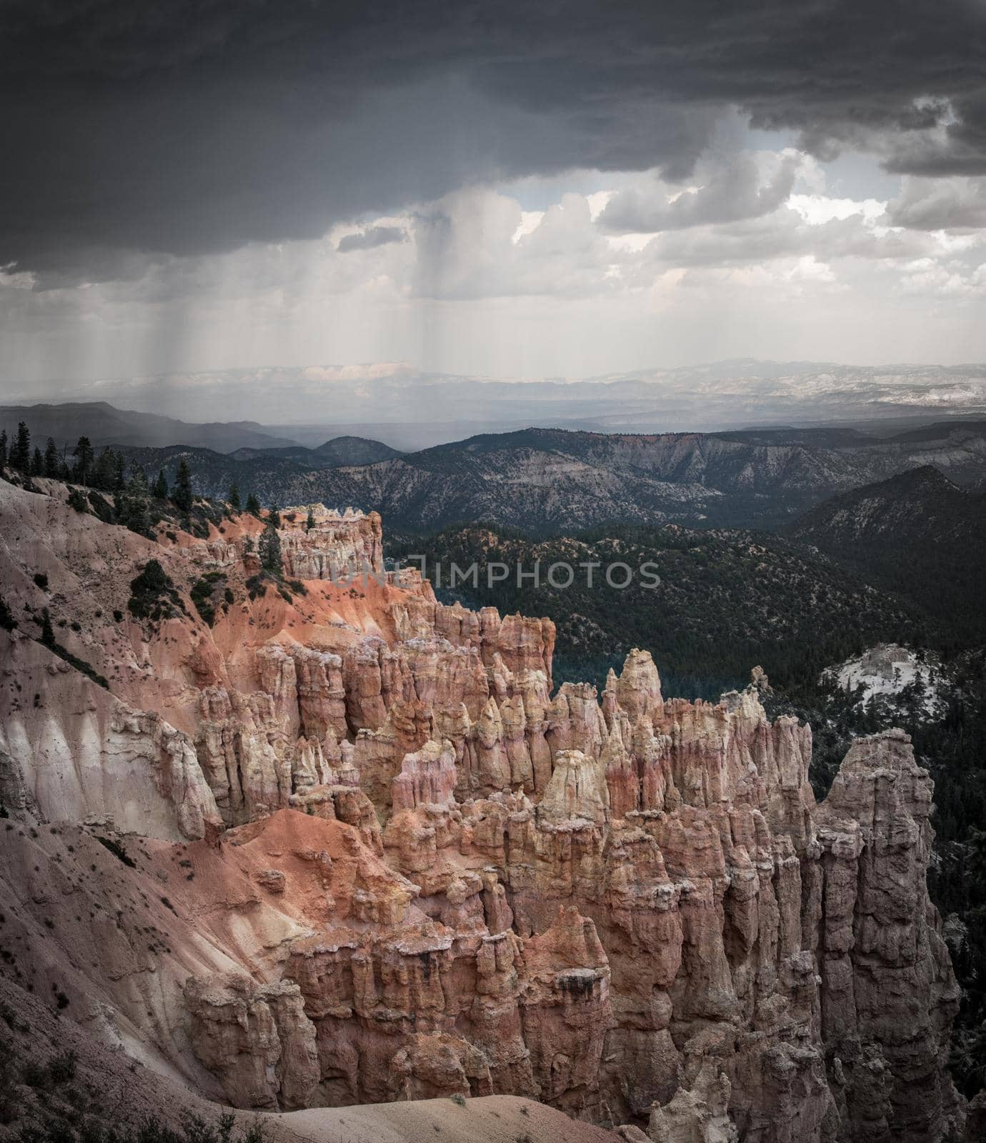 Thunder storms over Bryce Wonder
