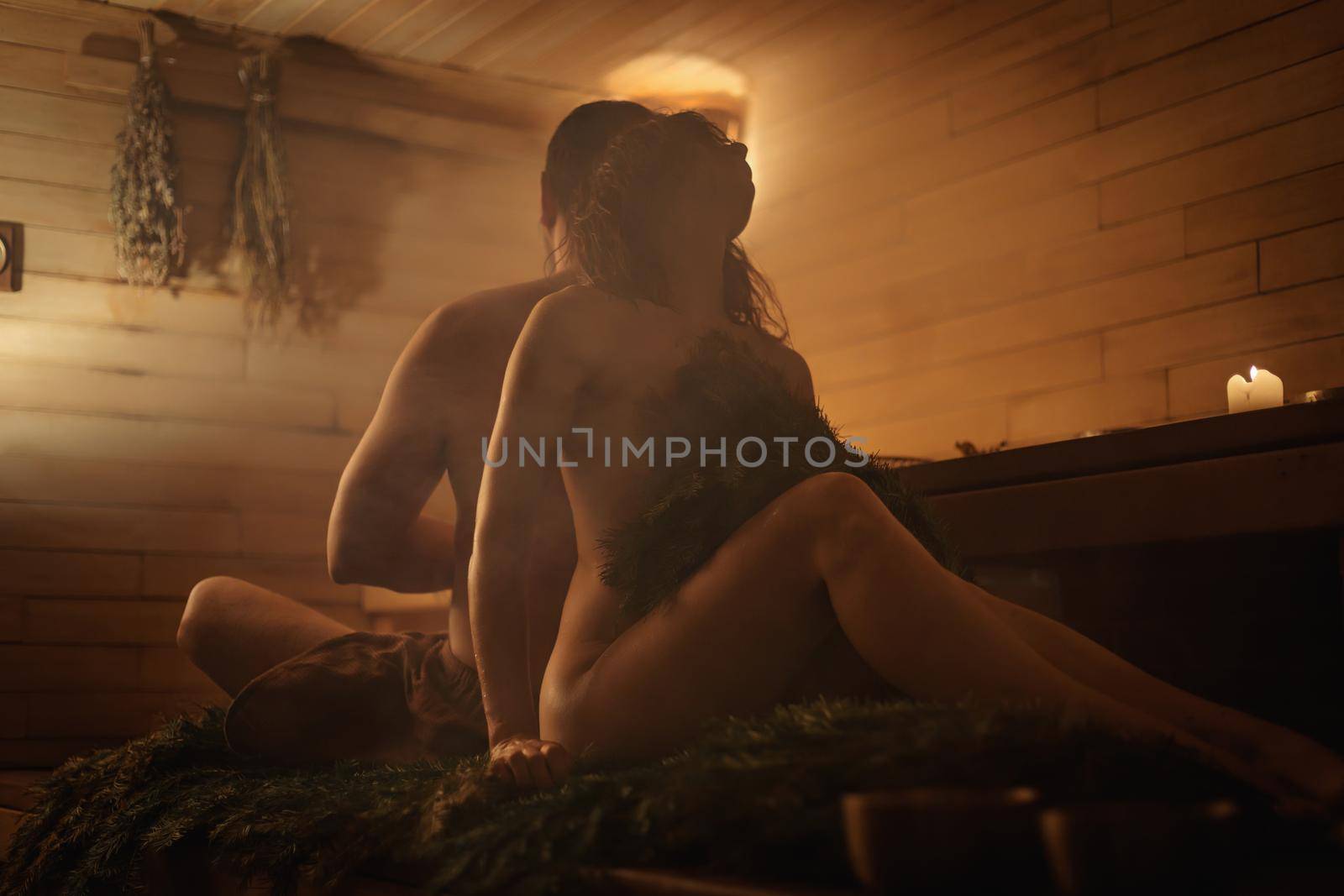 A married couple conducts healing therapy in the sauna.
