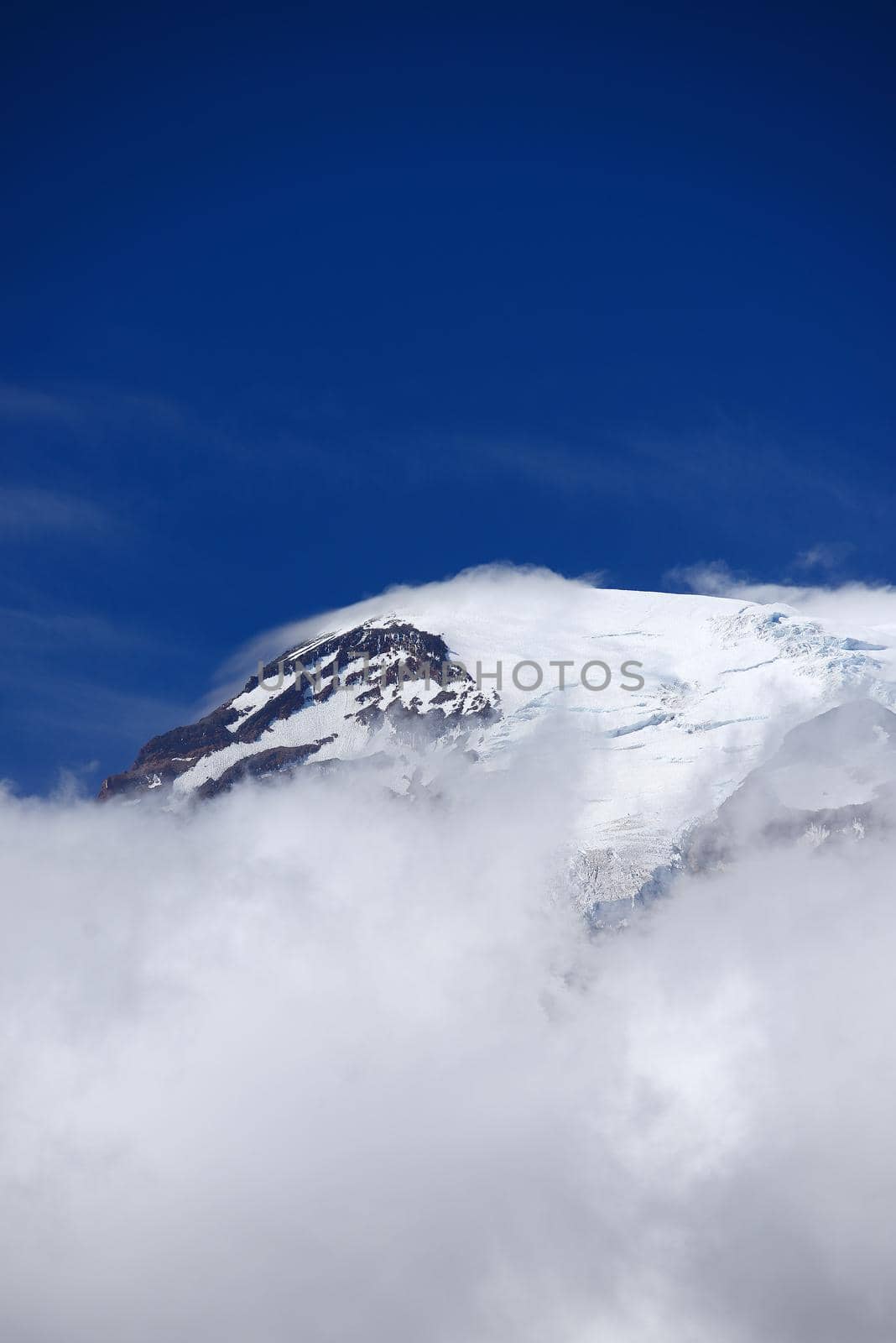 mount rainier in cloud