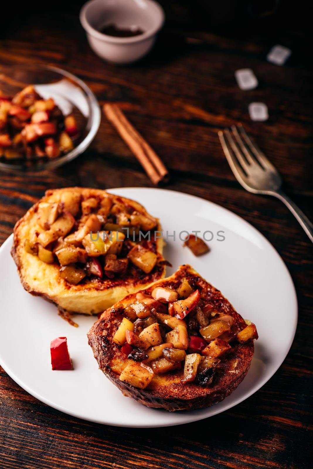 French toasts with caramelized apple with cinnamon