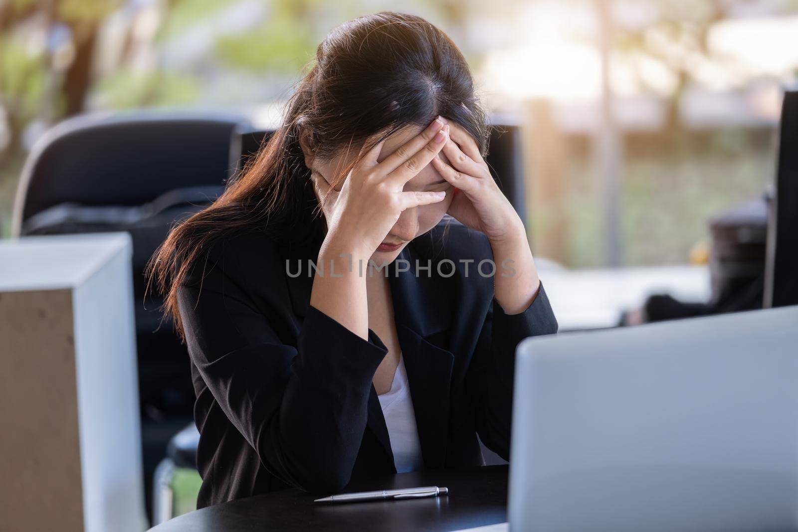 Concept Burnout Syndrome. Business Woman feels uncomfortable working. Which is caused by stress, accumulated from unsuccessful work And less resting body. Consult a specialist psychiatrist