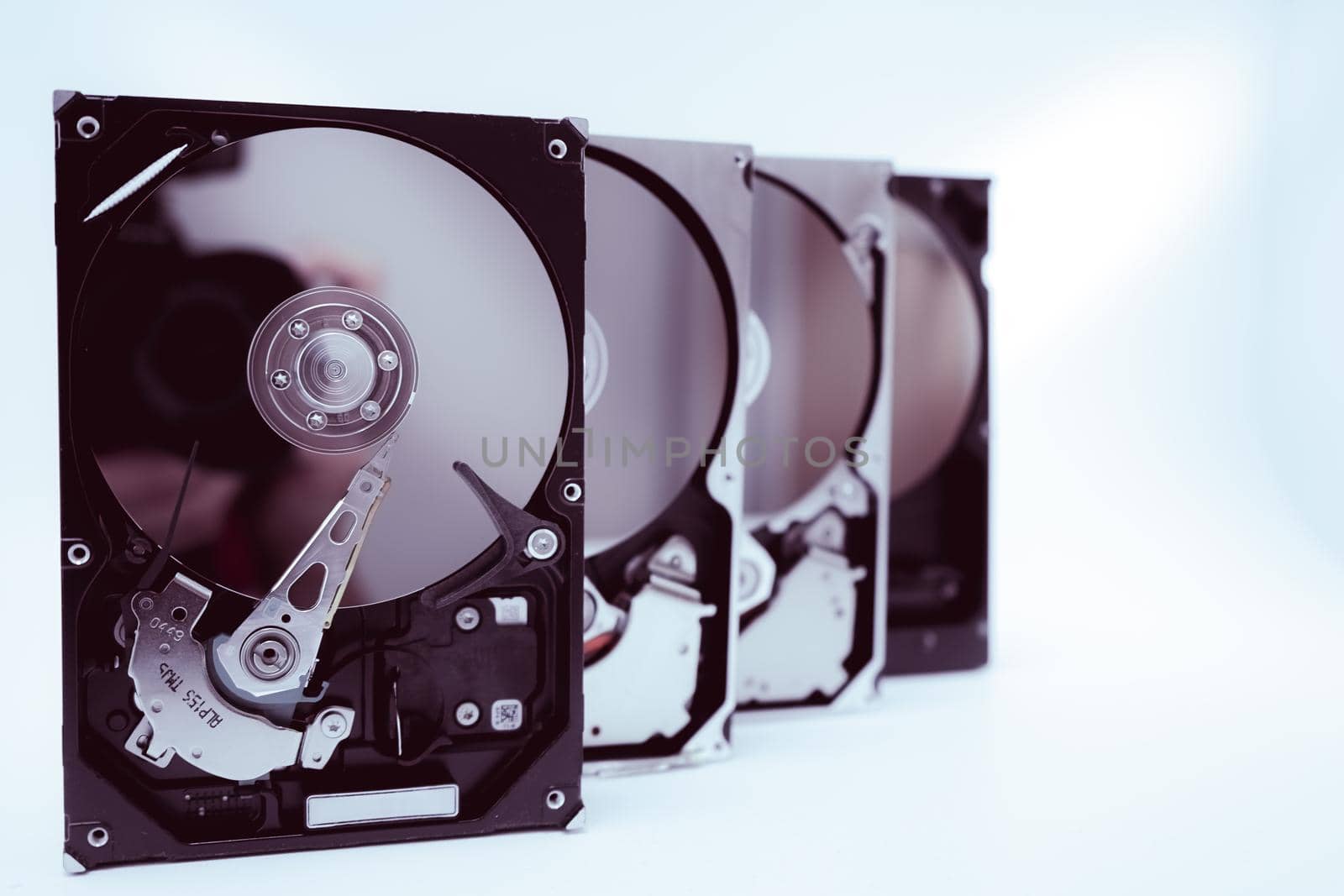 Image of disassembled hard disk drive by kanzilyou