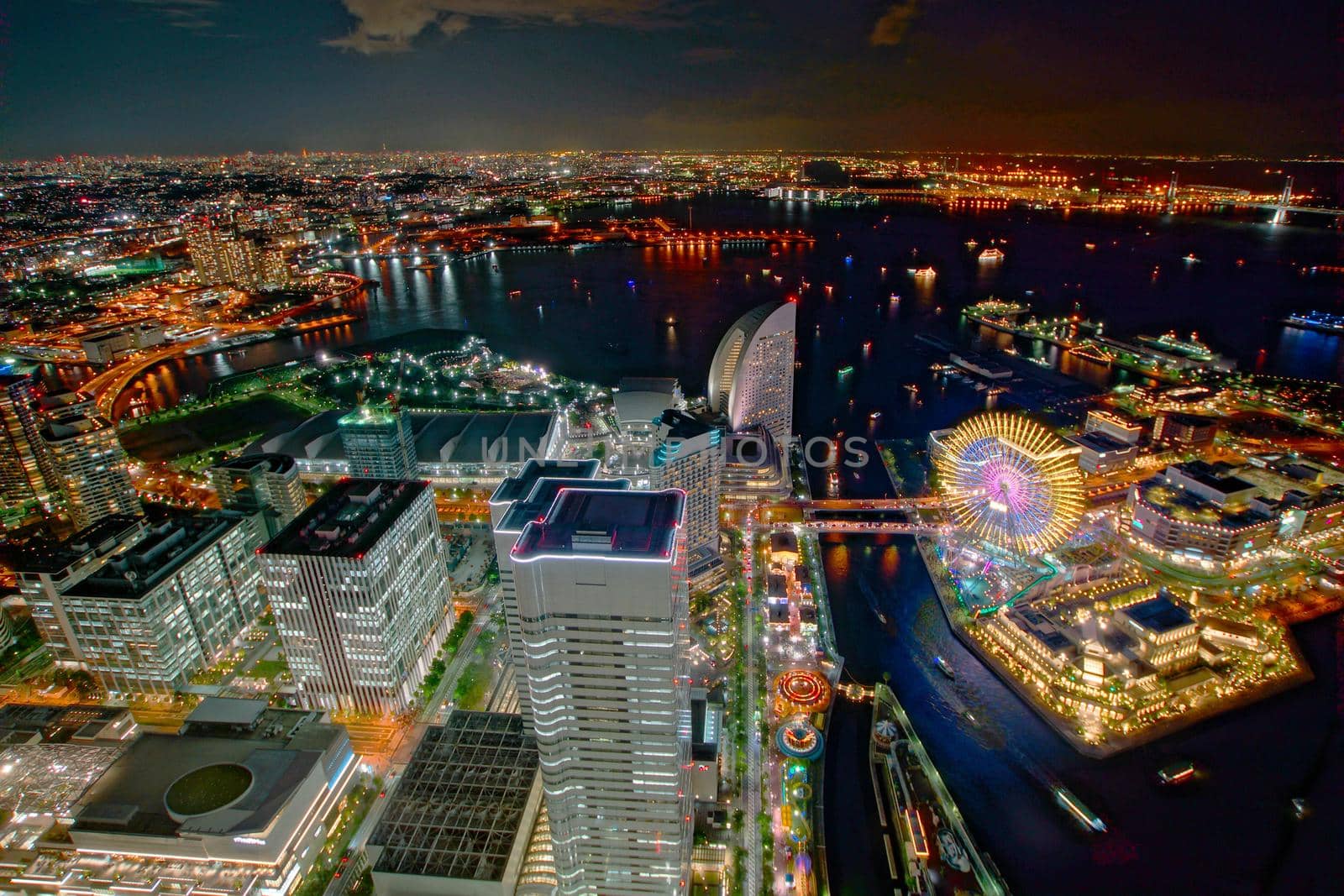 Night view from Yokohama Landmark Tower by kanzilyou