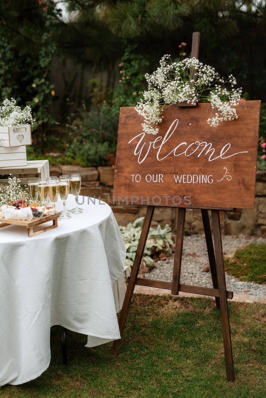 welcome buffet with alcohol and snacks, sandwiches, cupcakes