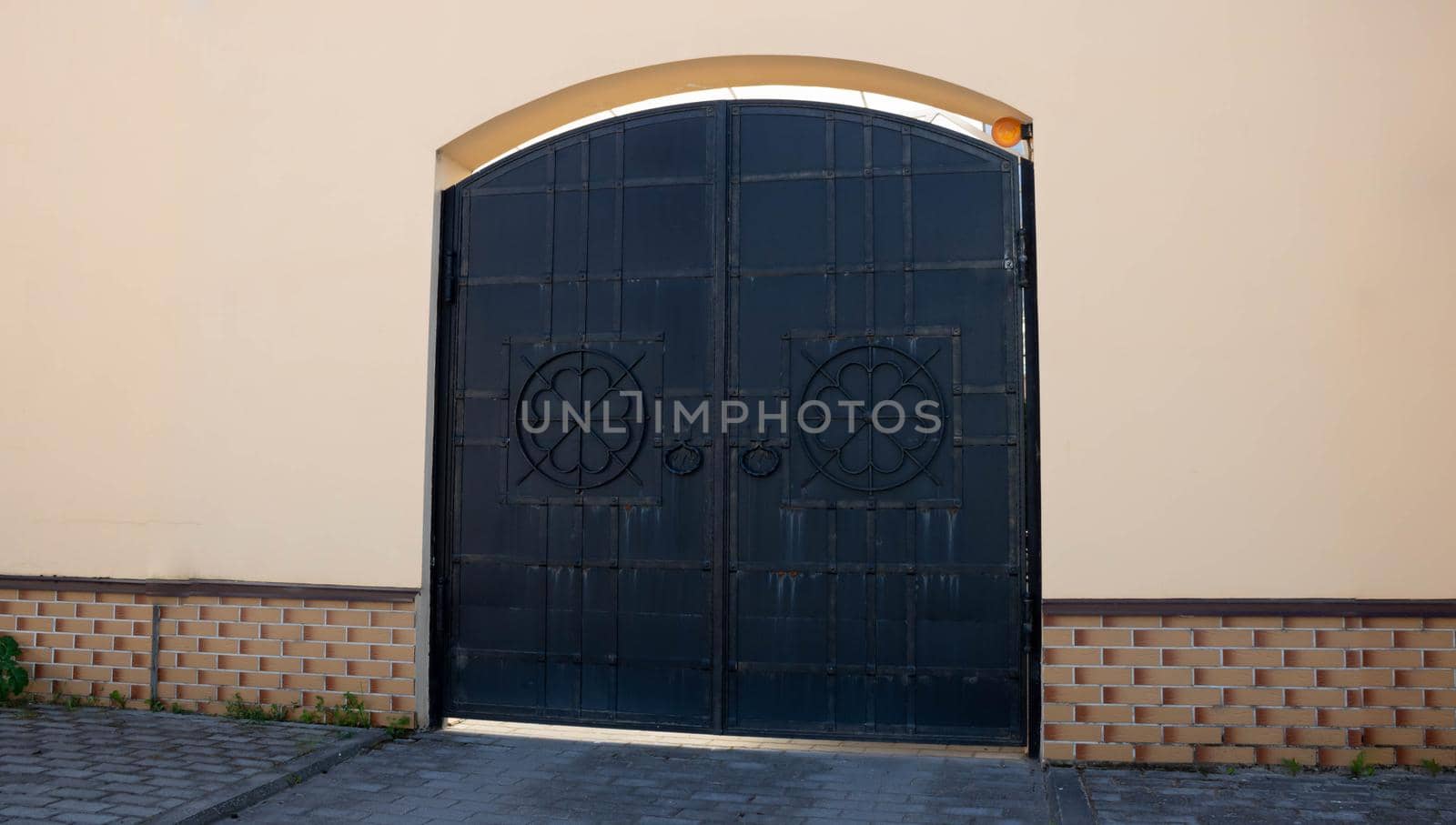 New forged metal double gates for entry of cars into the yard closed by lapushka62