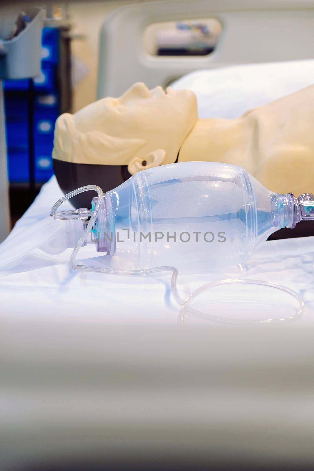 Image of CPR dummy with defibrillator