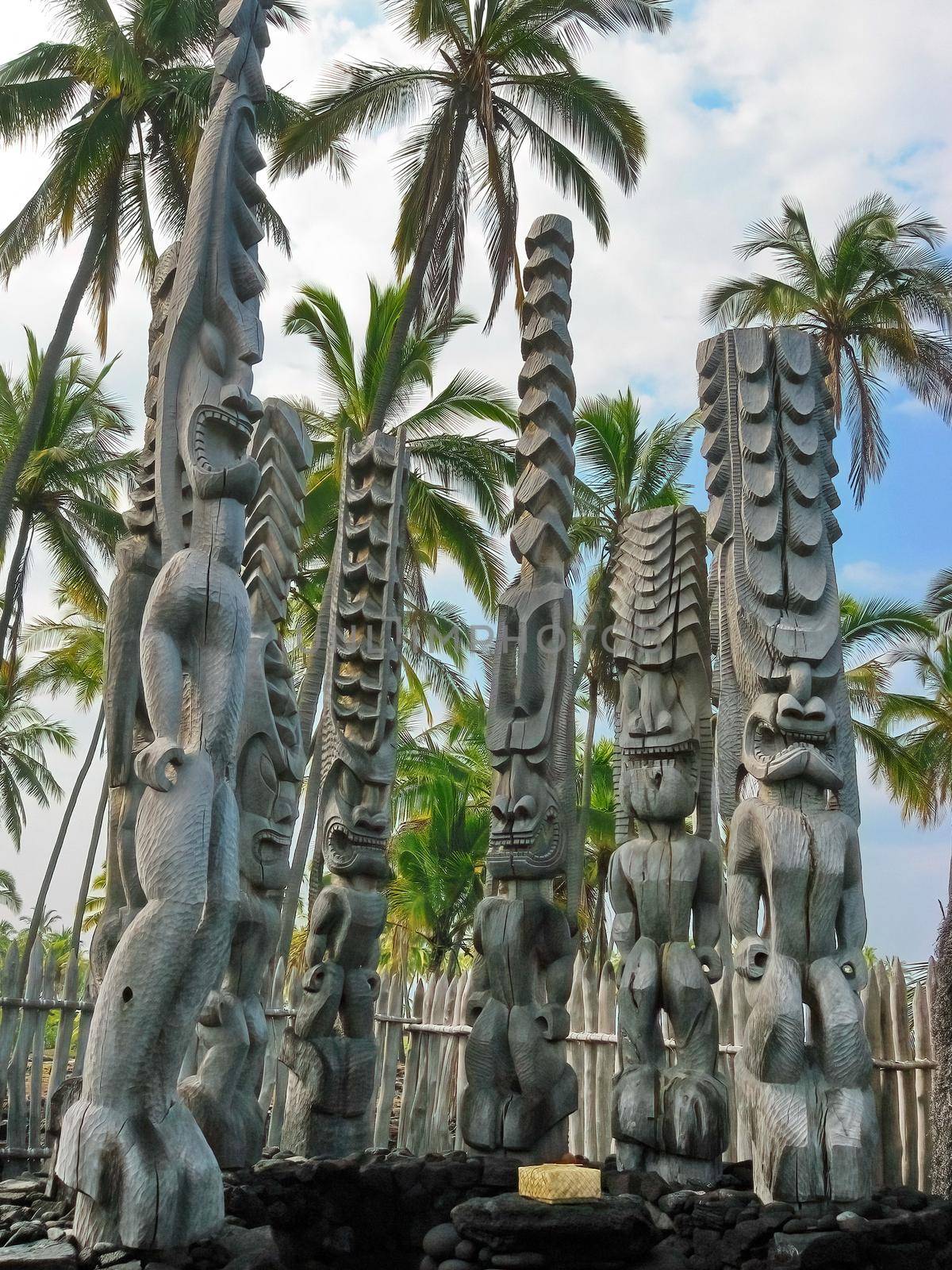 Wooden carvings resembling Hawaiian gods, Kii, at Puuhonua o Honaunau National Historical Park by markvandam