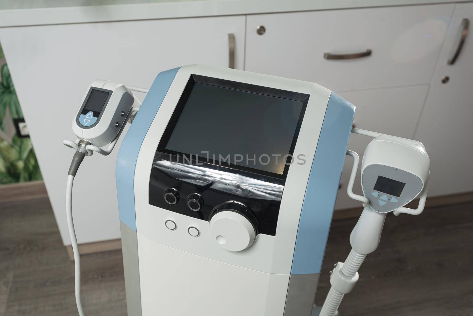 Close-up photo of The device simultaneously combine radio frequency and ultrasound to tighten skin by Ashtray25