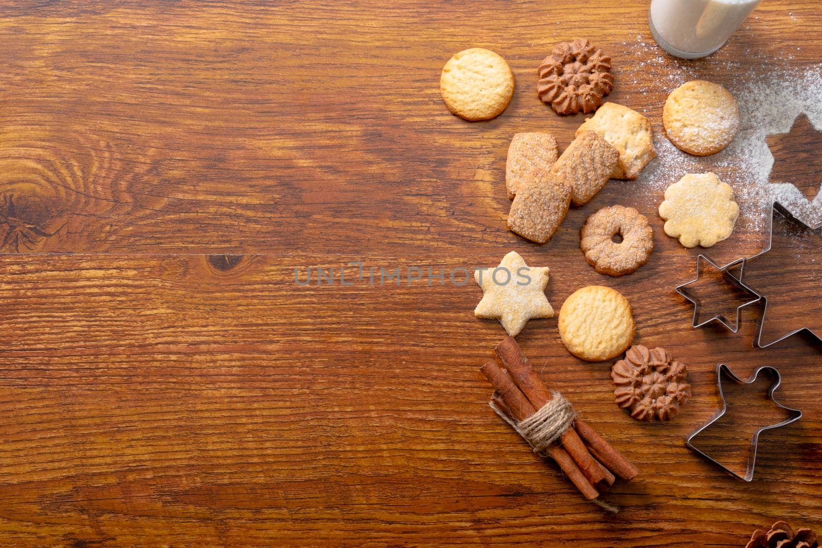 Composition of ginger man cookie cutters with christmas cookies and copy space on wooden background. christmas, tradition and celebration concept.