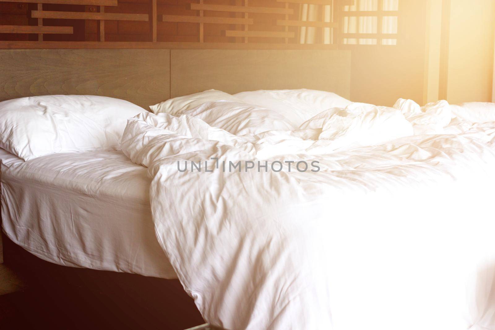 bed sheet mess with sun