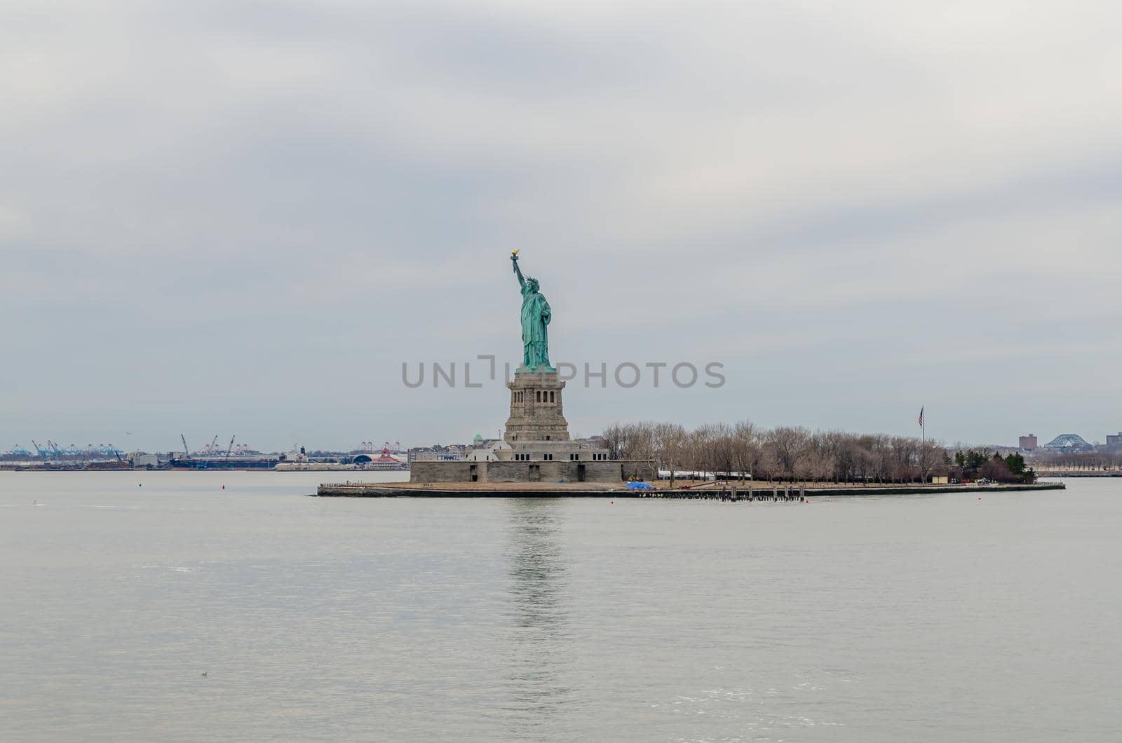 Statue of Liberty National Park, New York City by bildgigant