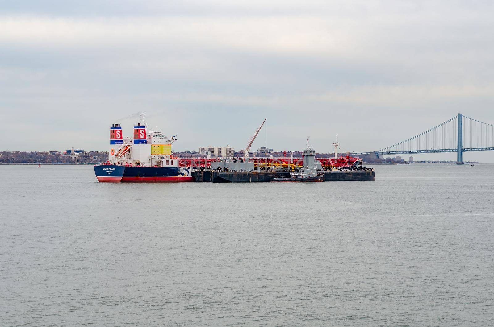 Different industrial ships, Stena Polaris Hamilton at Hudson River, New York City by bildgigant