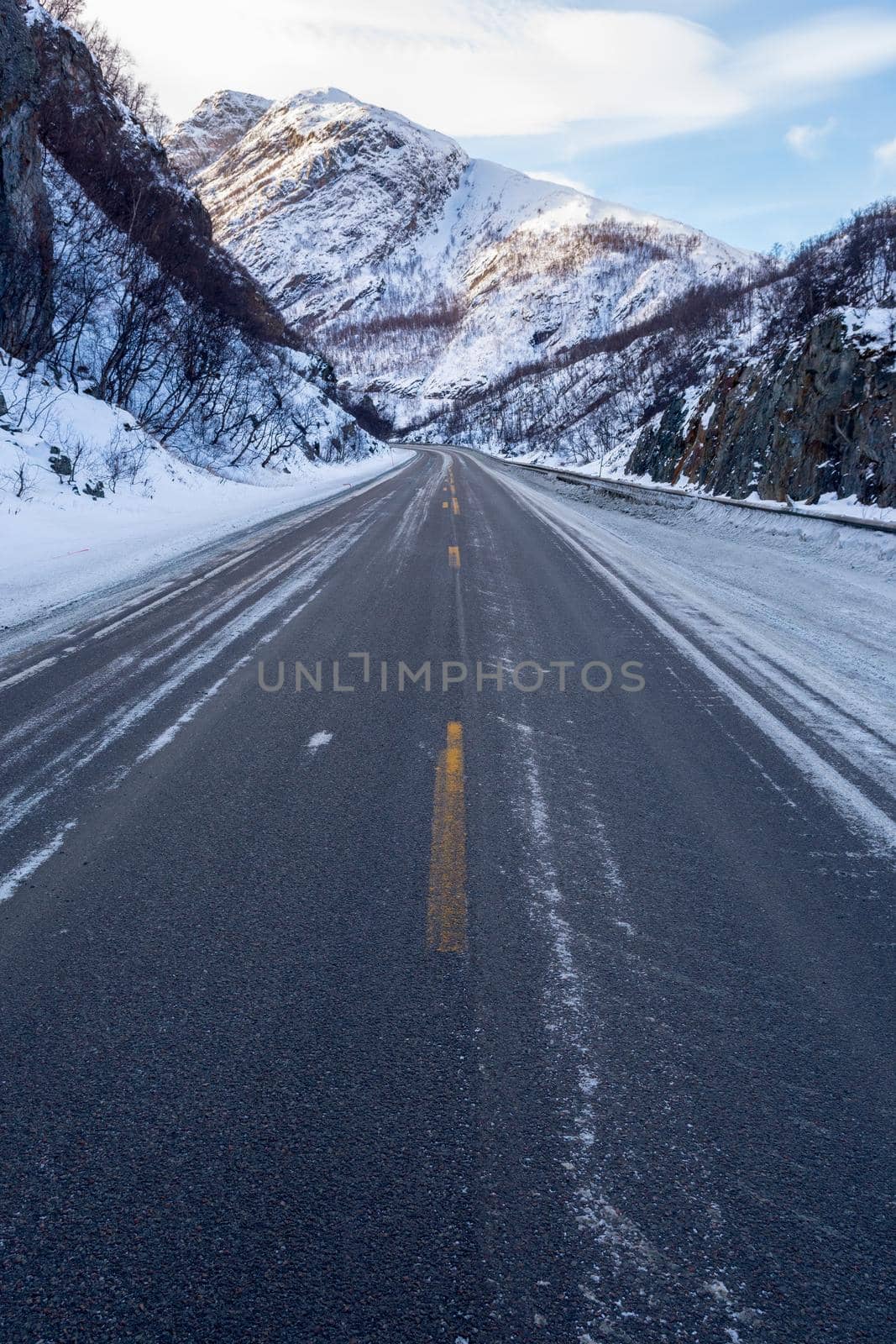 Frozen Road, Norway by bildgigant