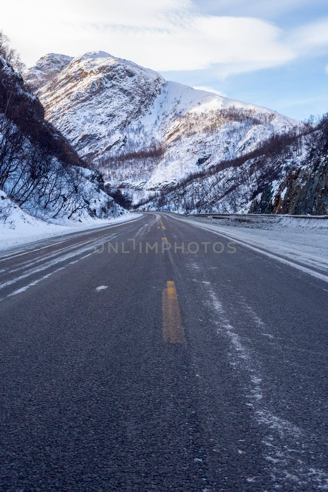 Frozen Road, Norway by bildgigant