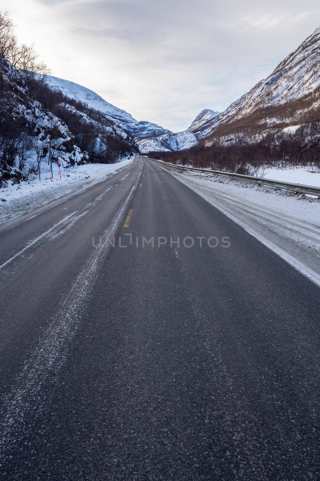Frozen Road, Norway by bildgigant