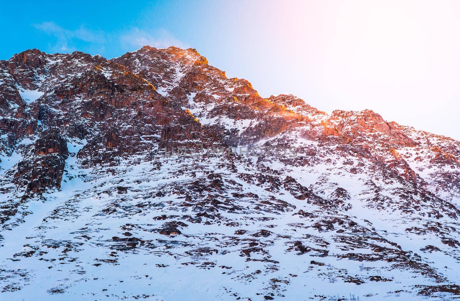 Snow mountain at sunrise by bildgigant