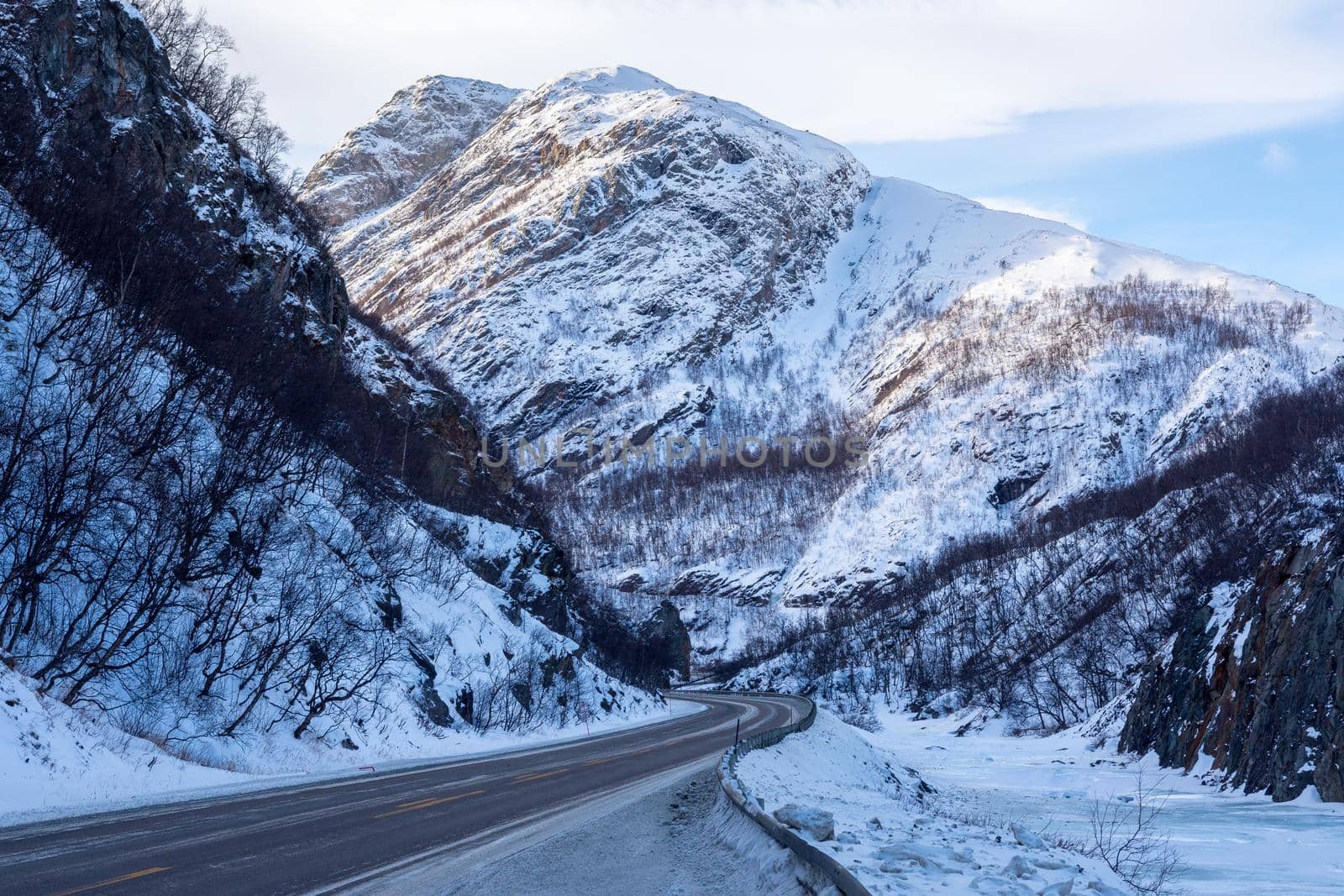 Frozen Road, Norway by bildgigant