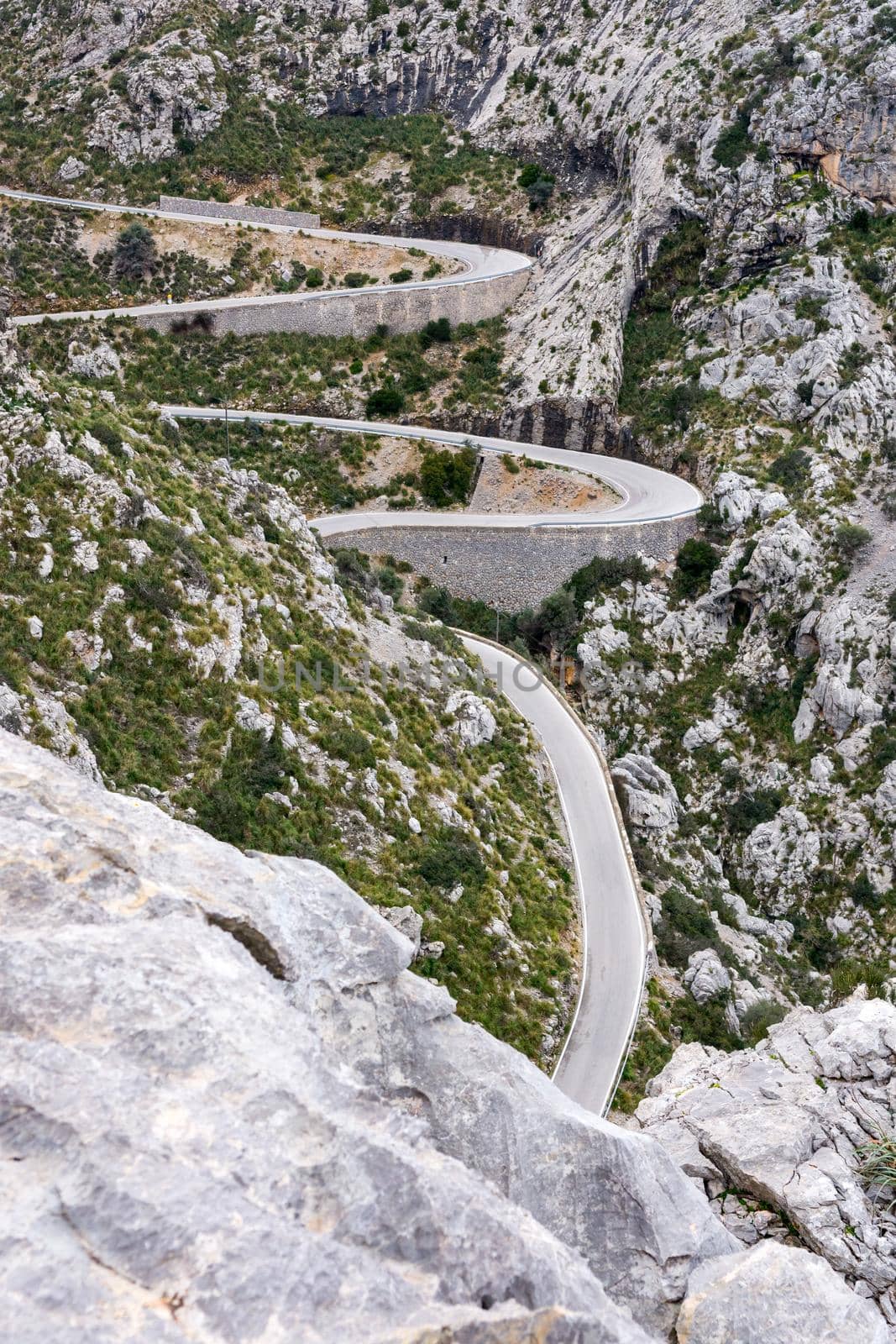 Serpentine road direction sa calobra, majorca by bildgigant