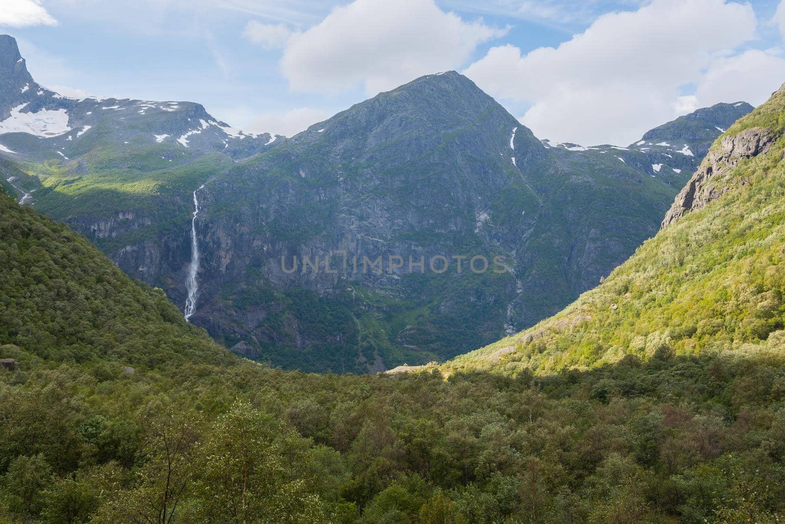 Mountain Scenery, Norway by bildgigant